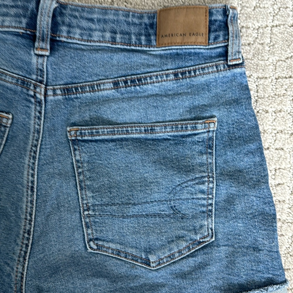 American Eagle “mom shorts” denim Jean cutoff raw hem frayed cuffed cuff - Picture 5 of 7